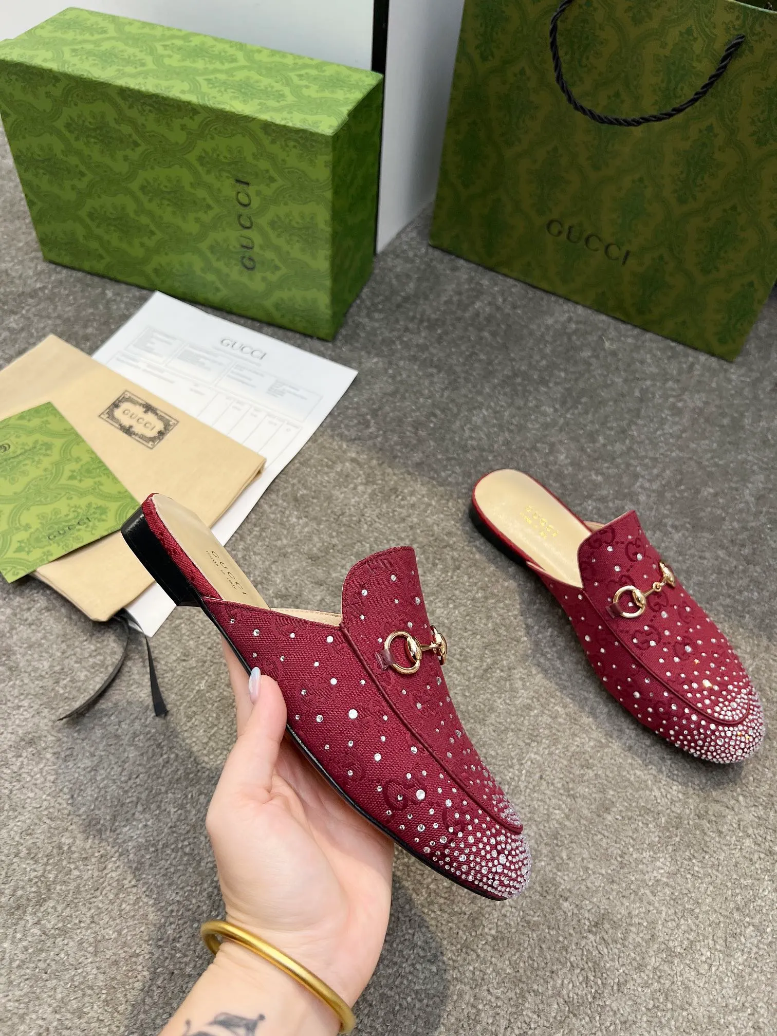 👟👟Ex-factory price 380👟👟 Genuine leather sole +50 Original quality guccisummer's latest limited edition slippers, top quality, purchased genuine development original special hot diamond process classic double G presbyopic inner sheepskin with Italian original board material and craftsmanship are the same as the original! Code number: 35-42,